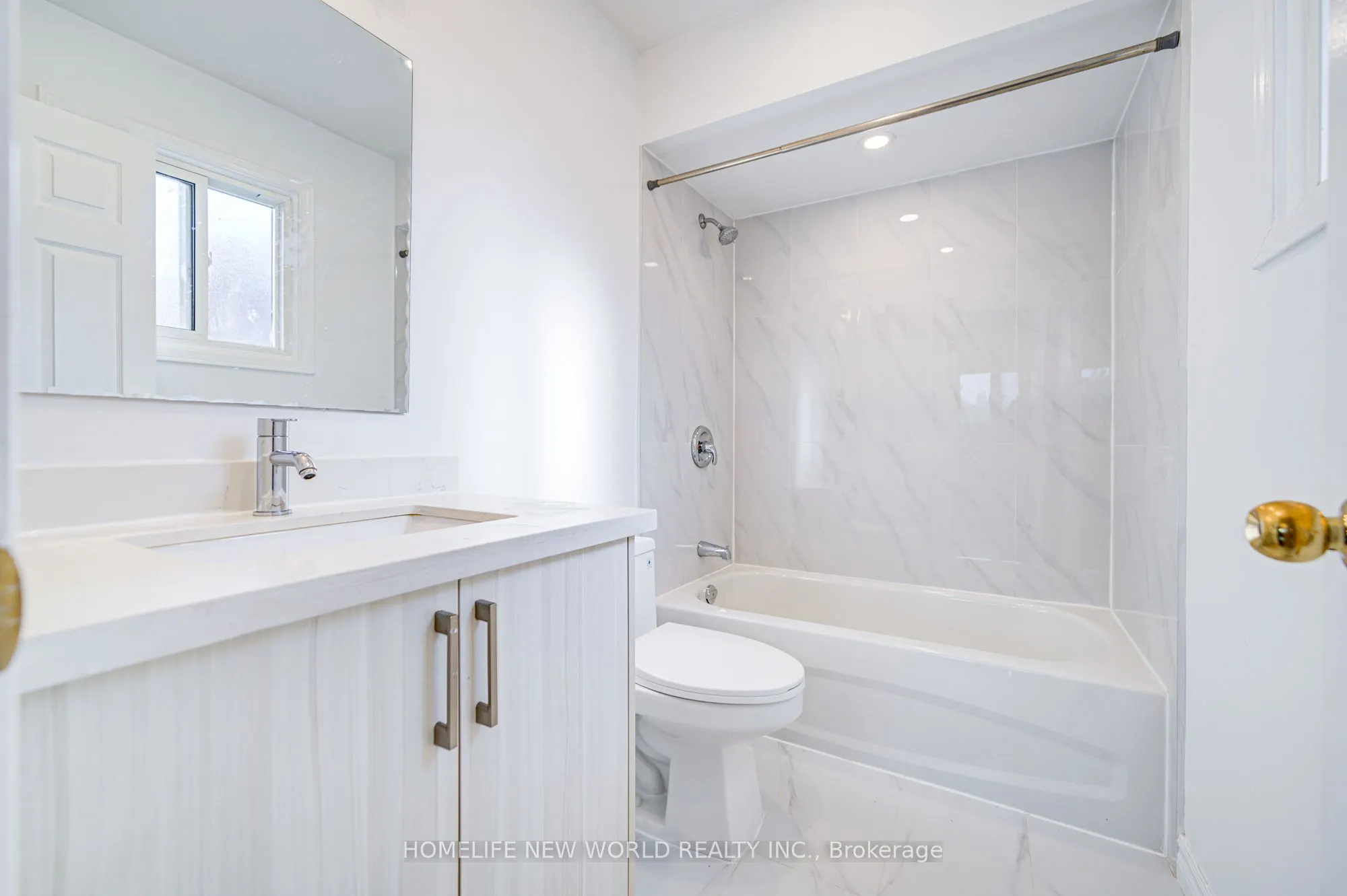 3296 Pilcom Crescent