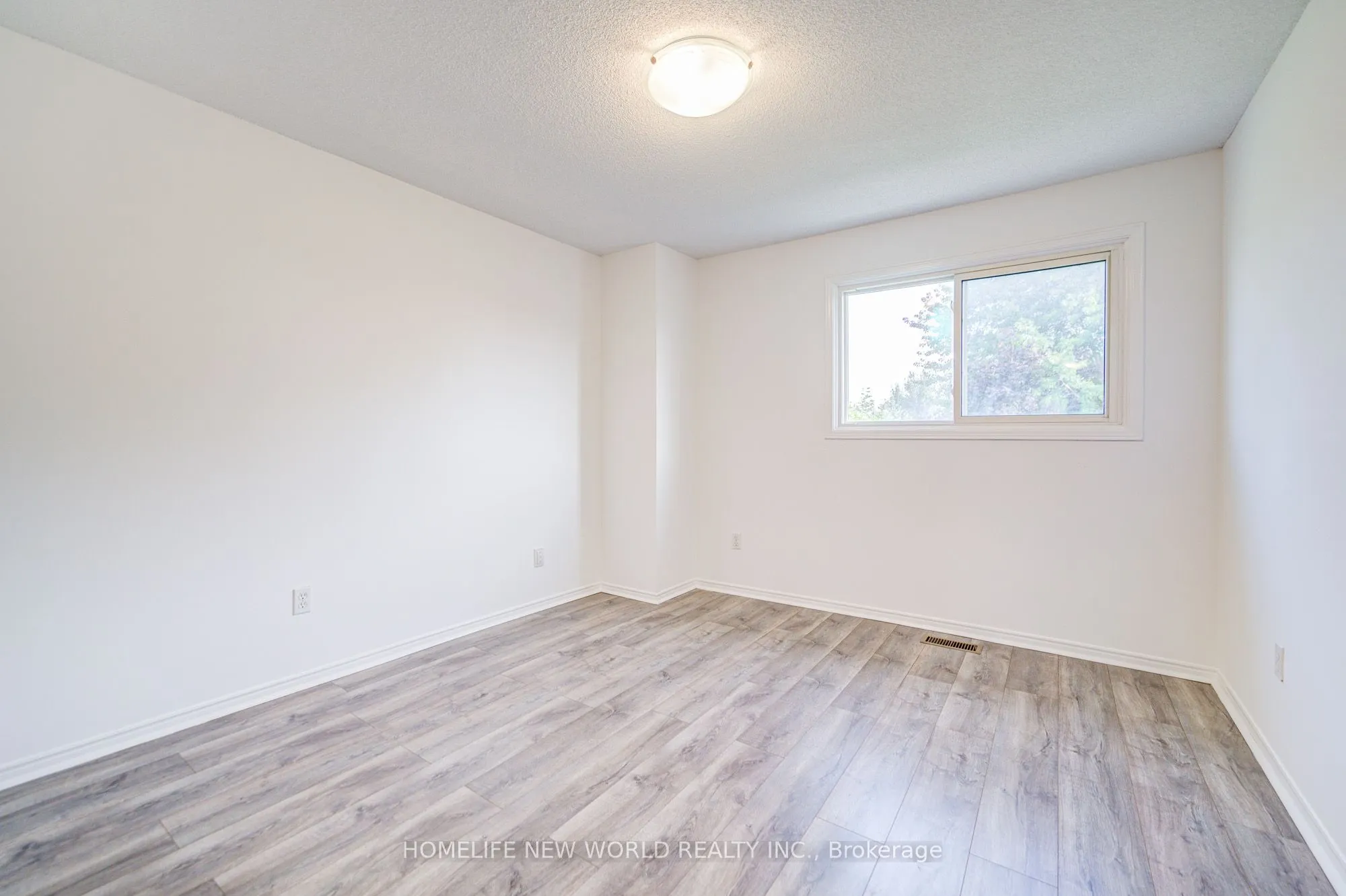 3296 Pilcom Crescent