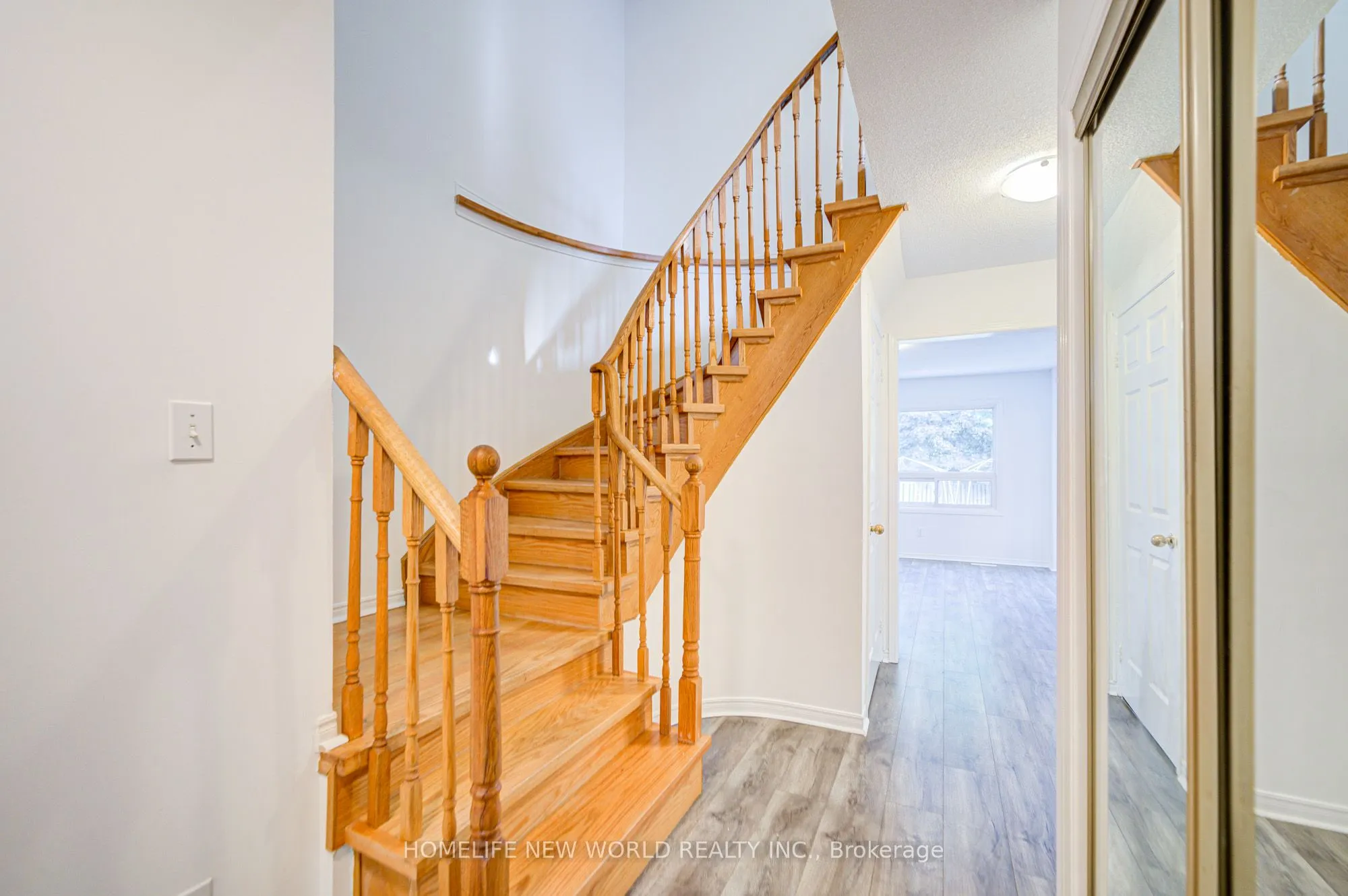 3296 Pilcom Crescent
