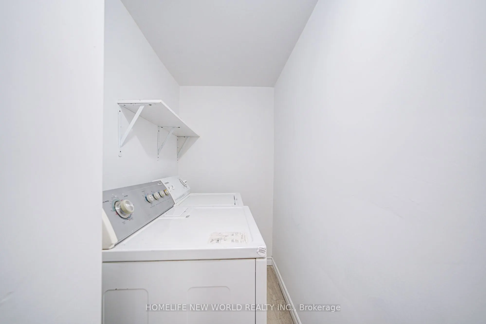 3296 Pilcom Crescent