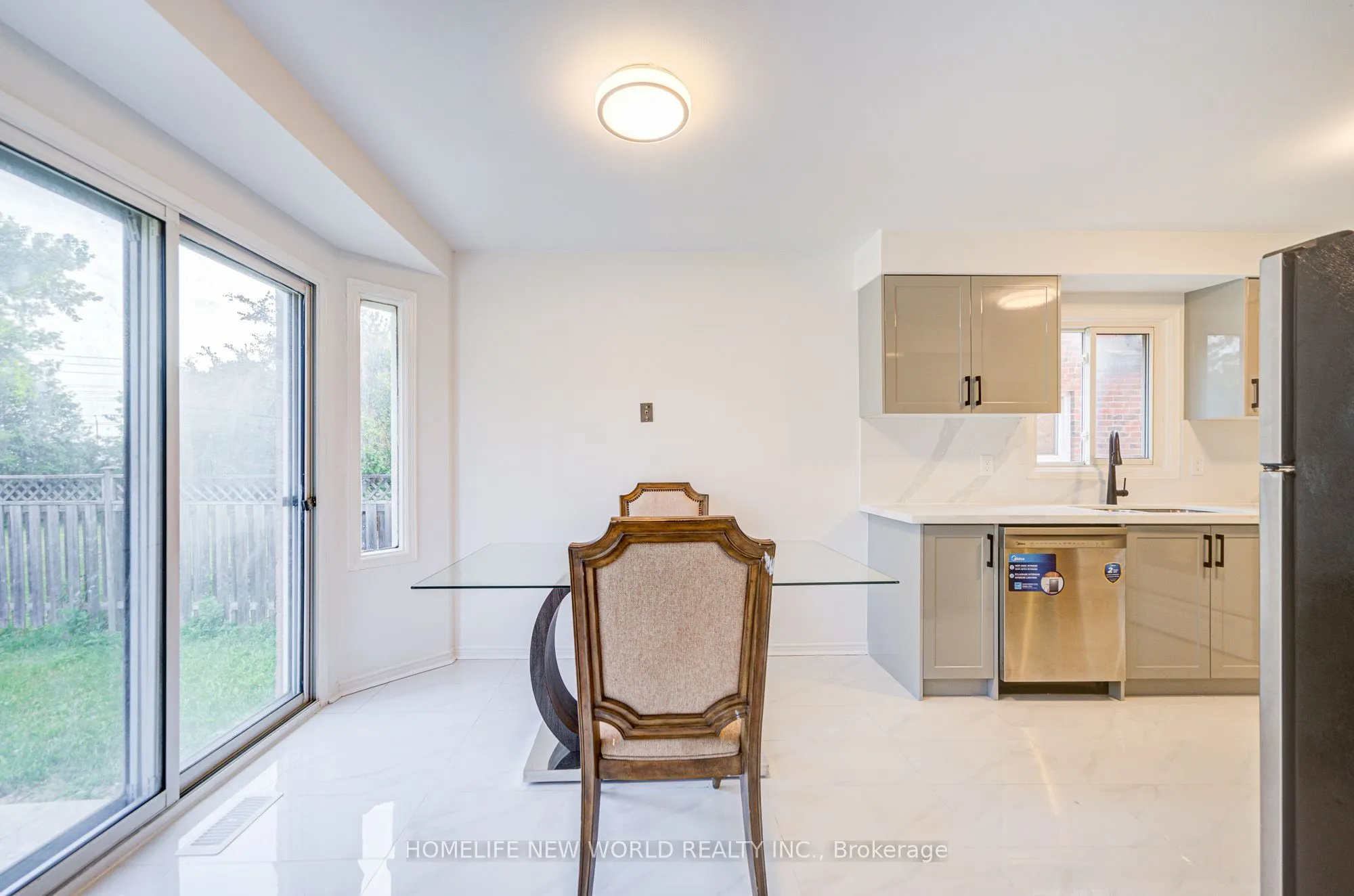 3296 Pilcom Crescent