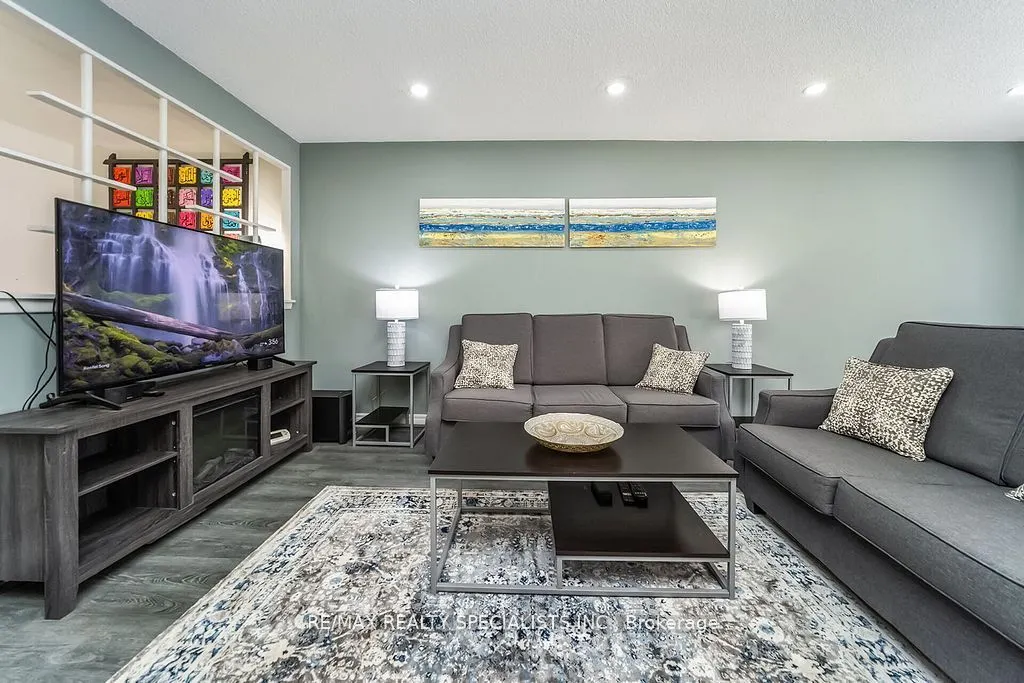 6 Griselda Court