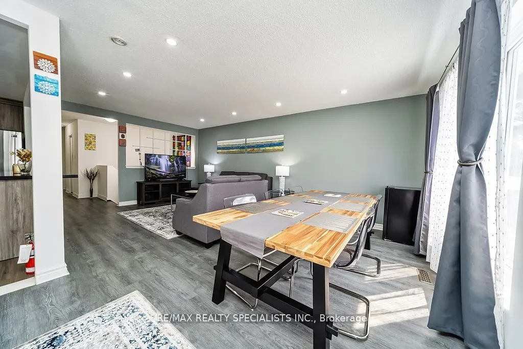 6 Griselda Court