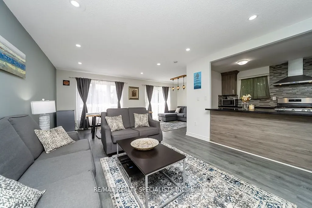 6 Griselda Court