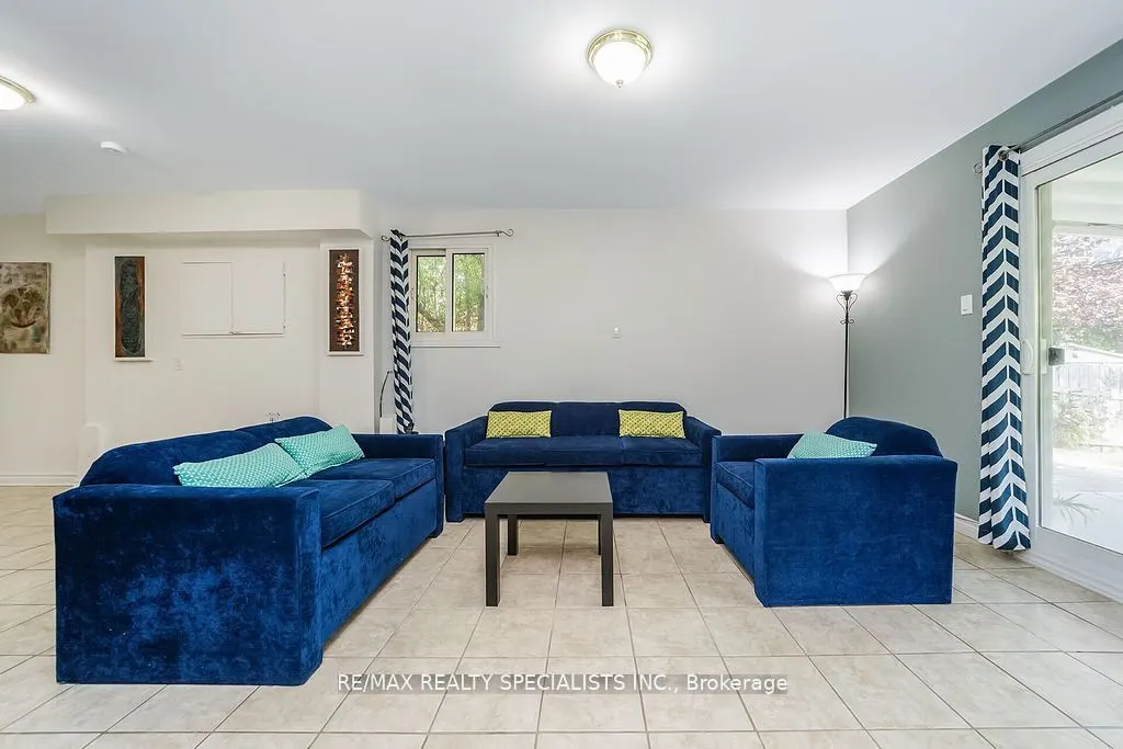6 Griselda Court