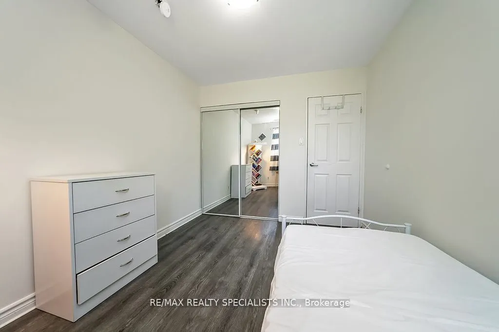 6 Griselda Court