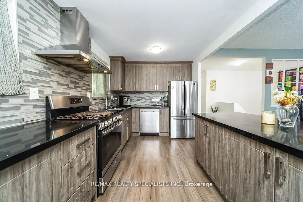 6 Griselda Court