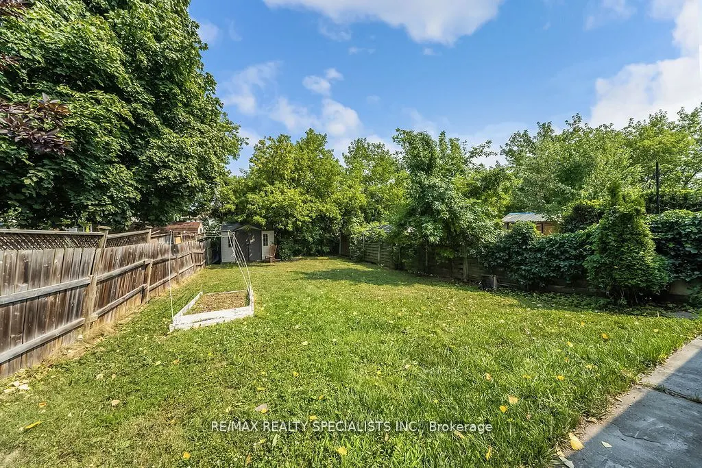 6 Griselda Court