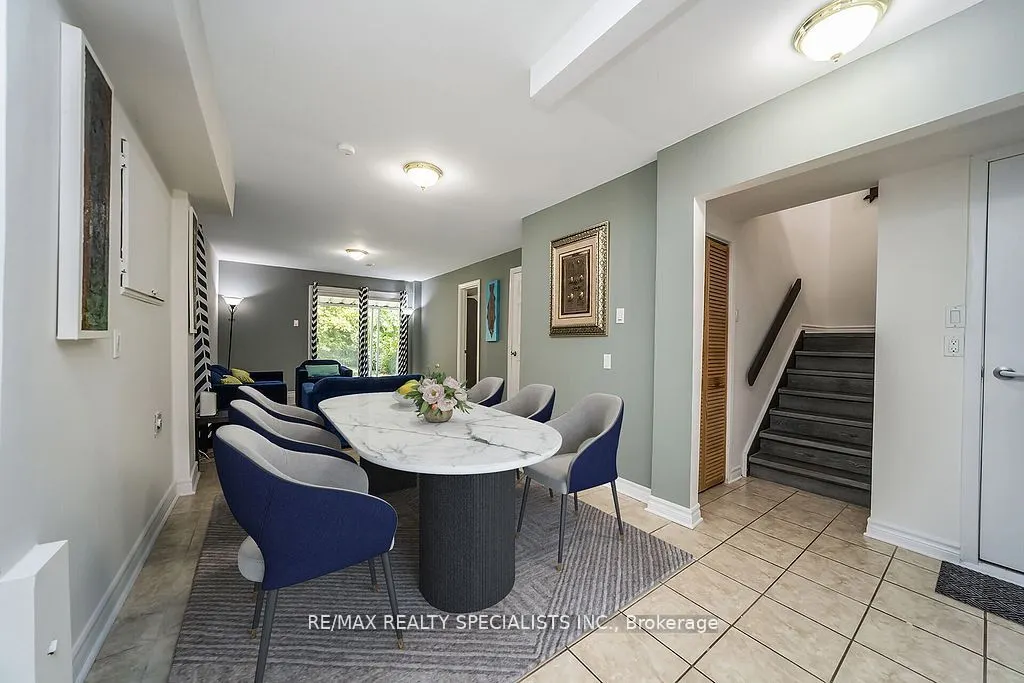 6 Griselda Court