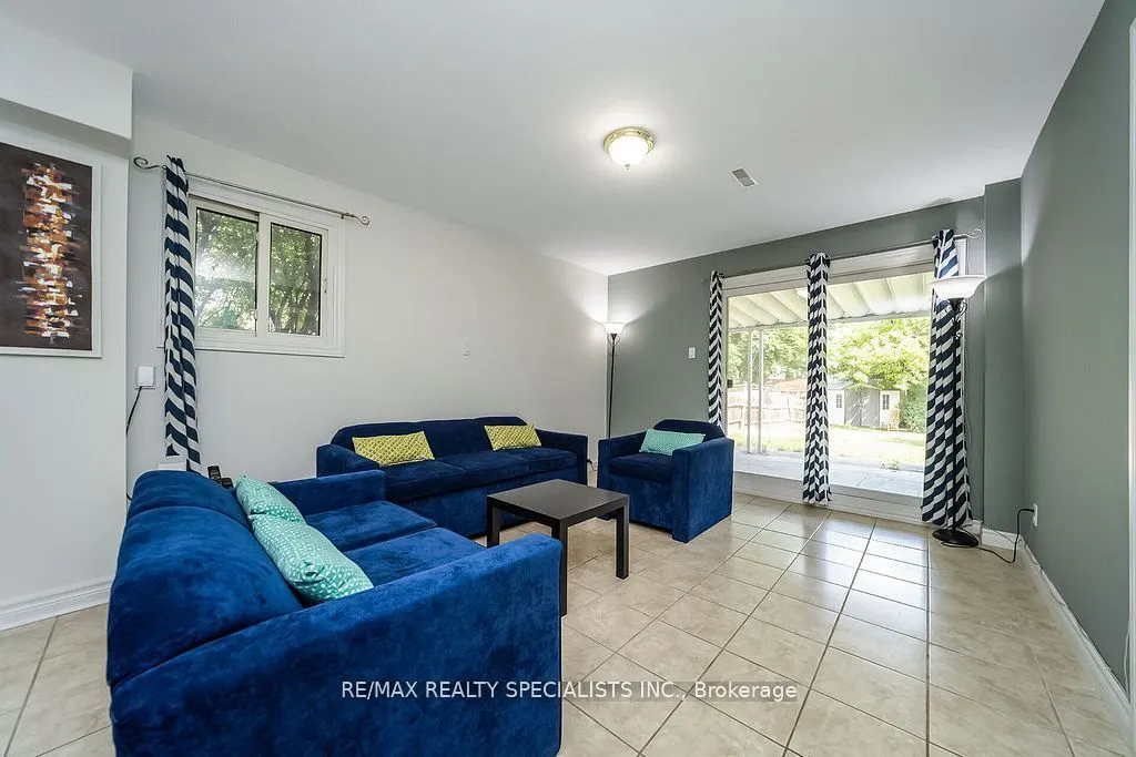 6 Griselda Court