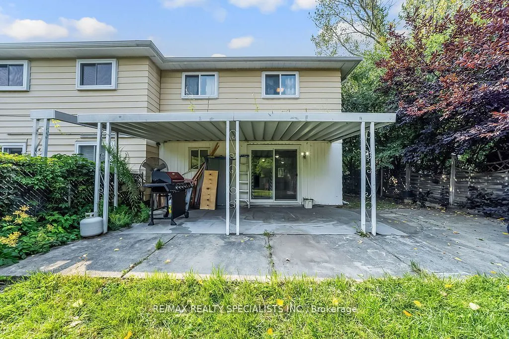 6 Griselda Court