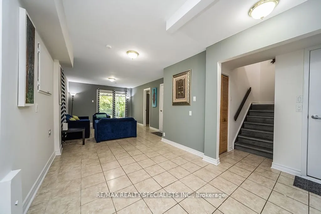 6 Griselda Court