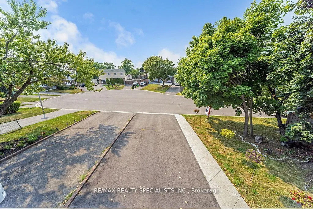 6 Griselda Court