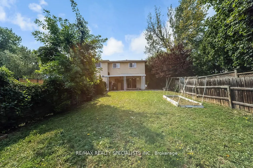 6 Griselda Court