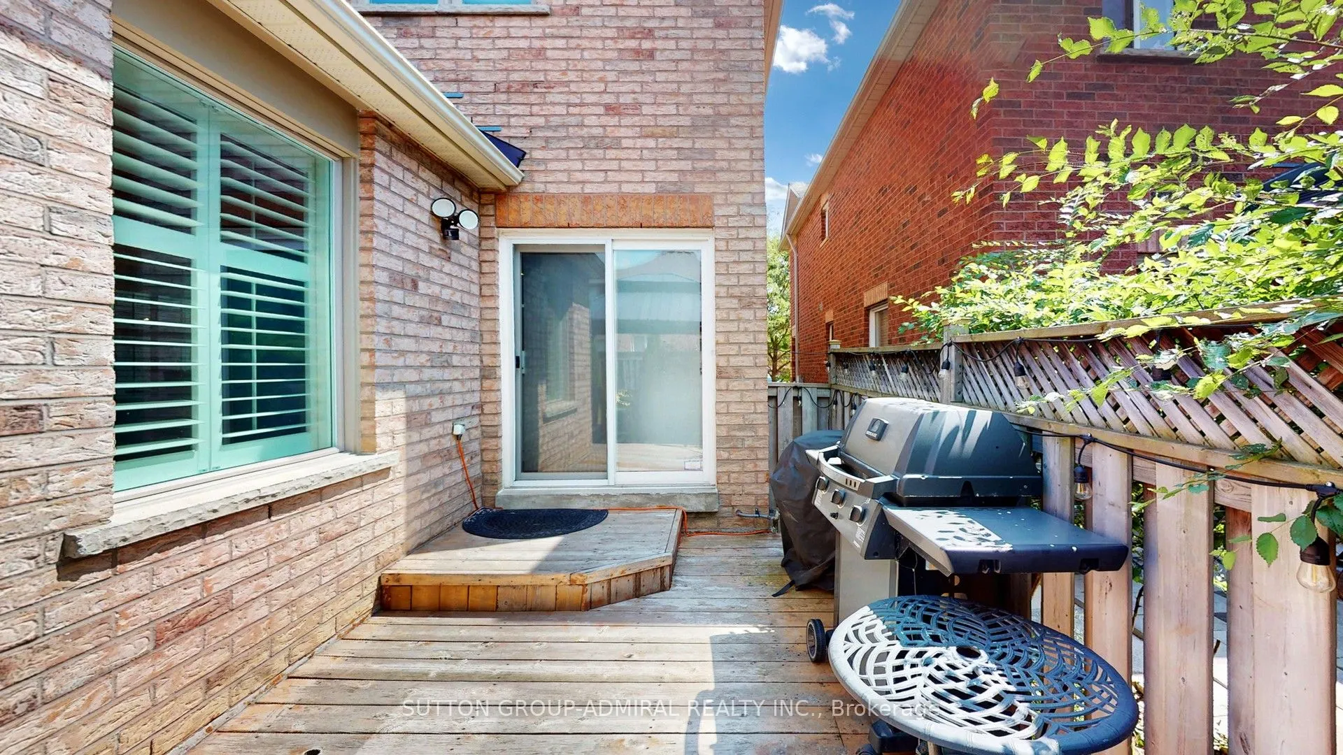 8 Ewart Street