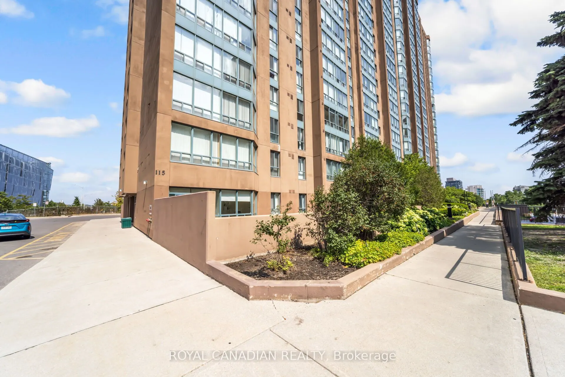 115 Hillcrest Avenue, #1904