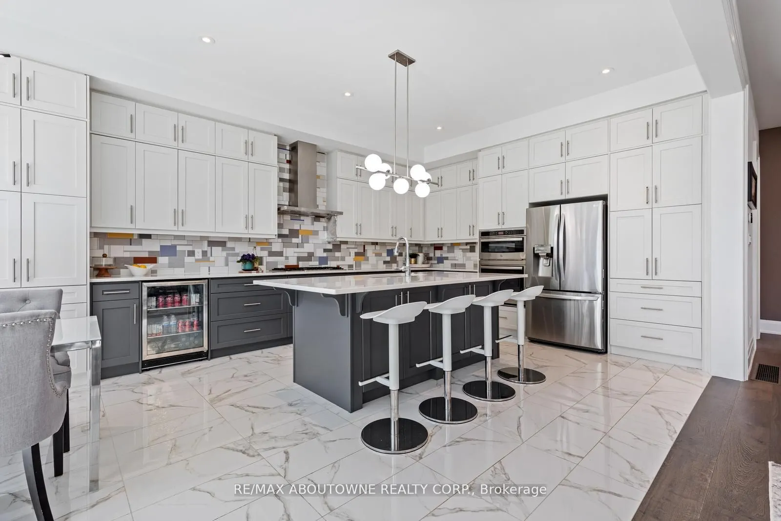 1467 Everest Crescent