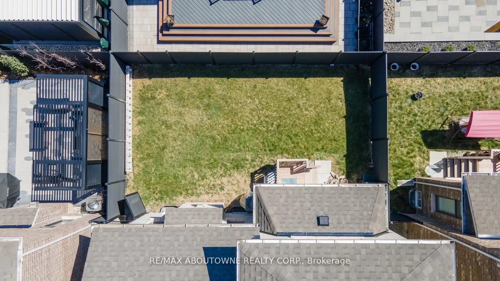 1467 Everest Crescent