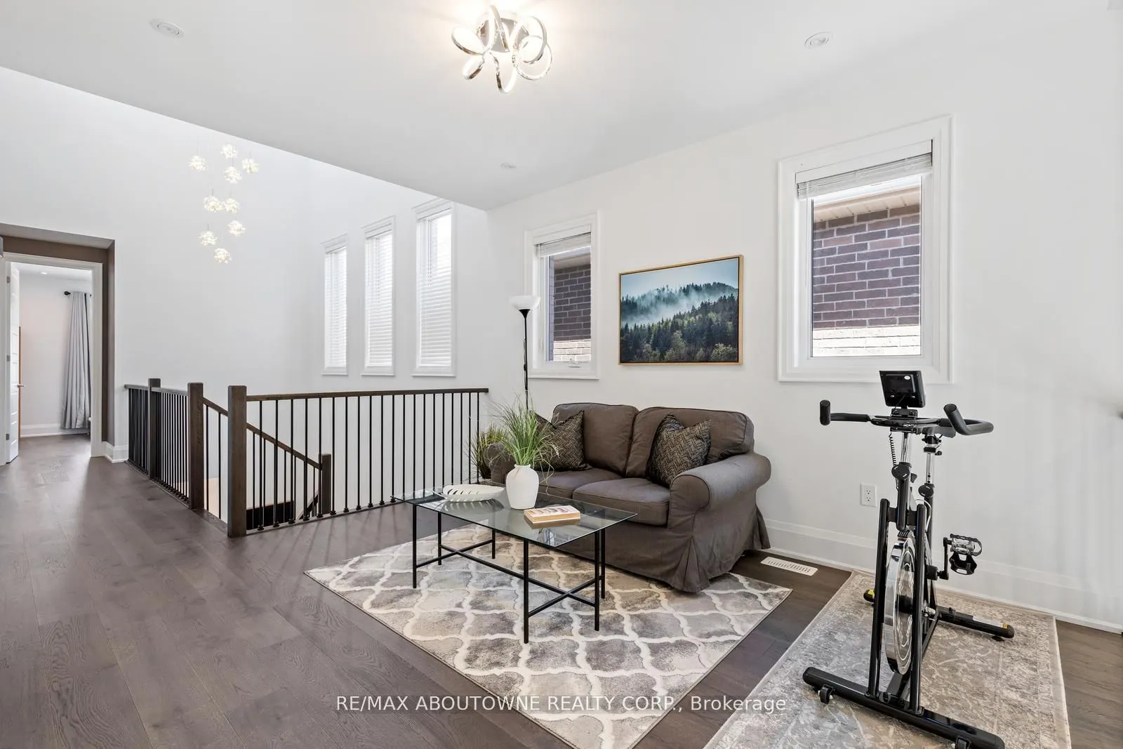 1467 Everest Crescent