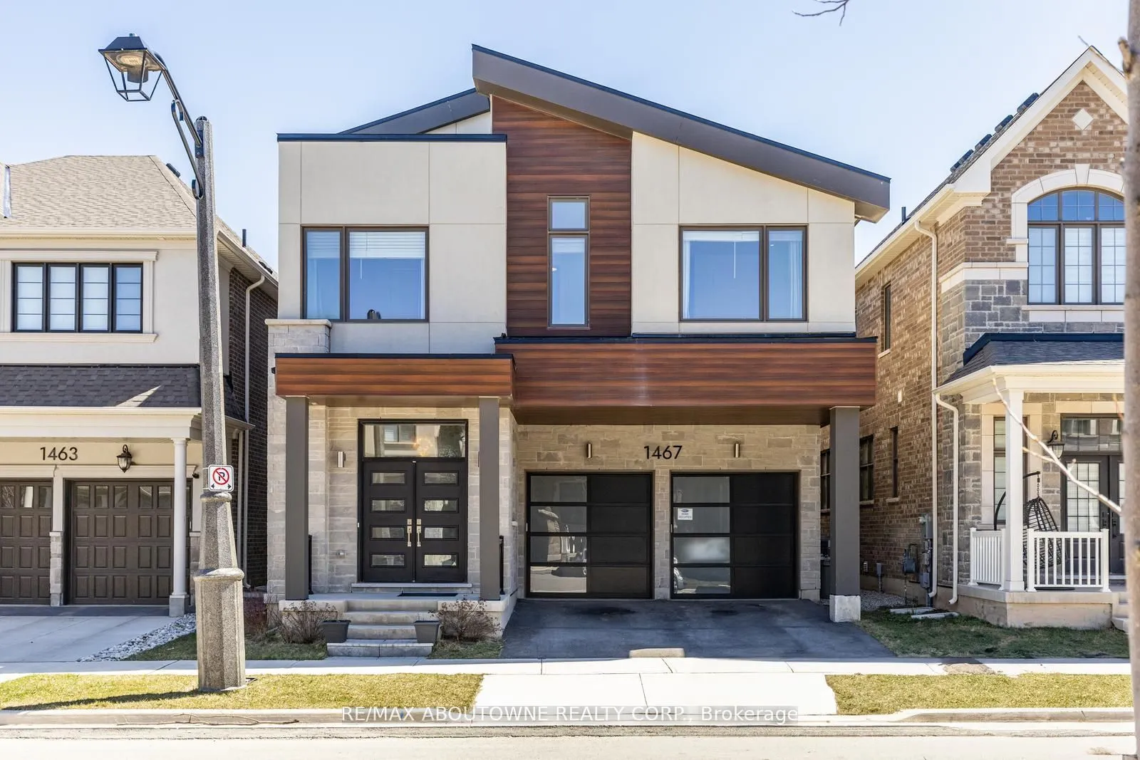 1467 Everest Crescent