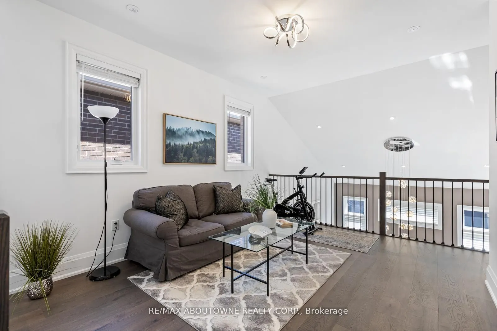 1467 Everest Crescent