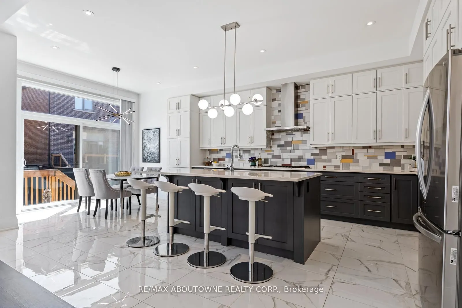 1467 Everest Crescent