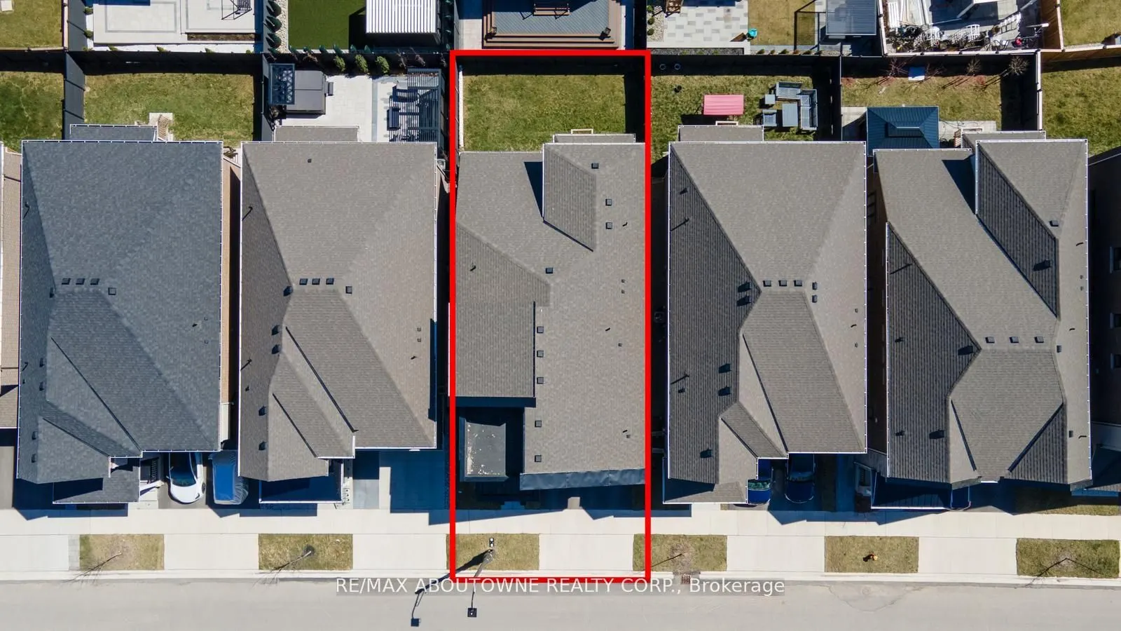 1467 Everest Crescent