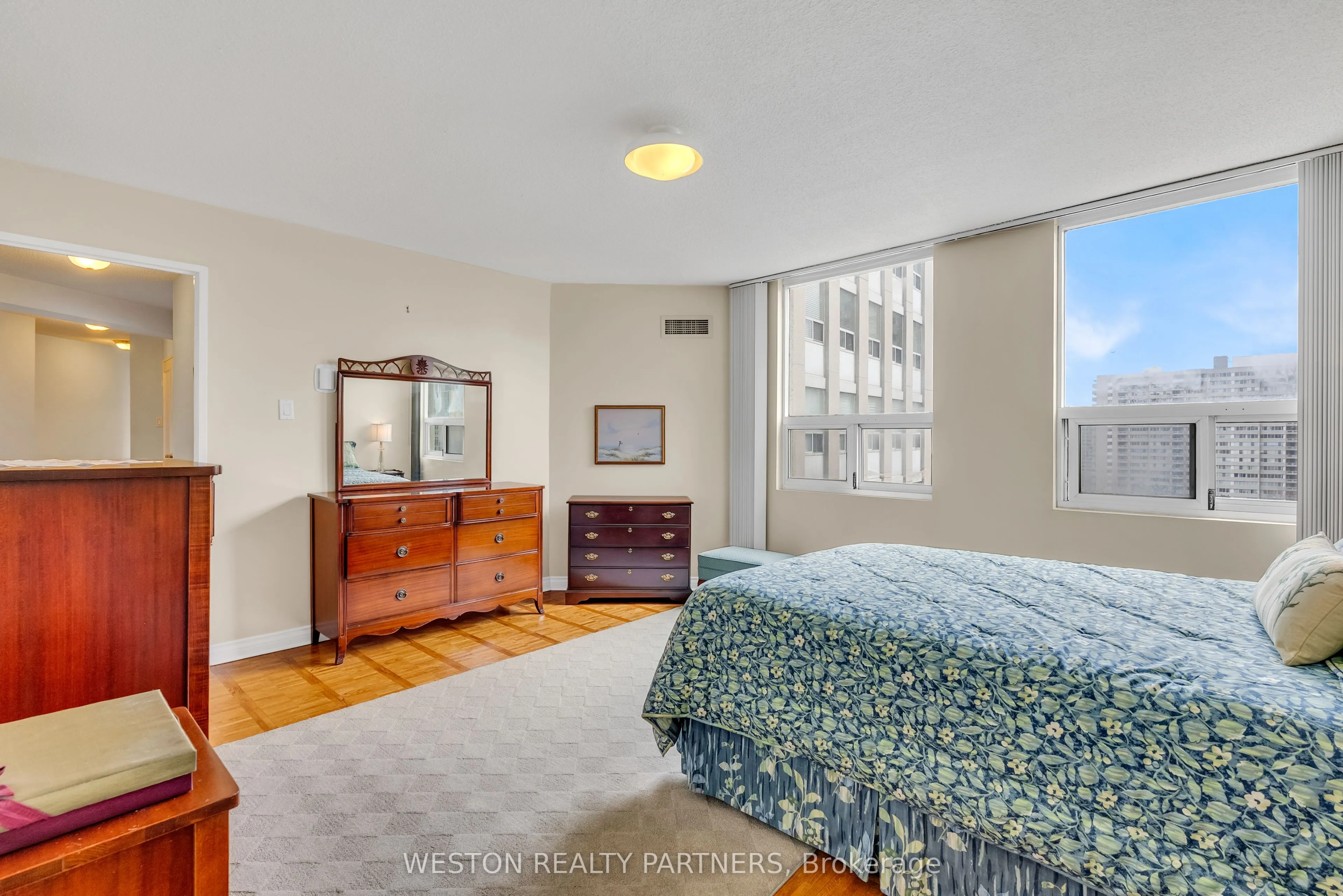 3650 Kaneff Crescent, #1104