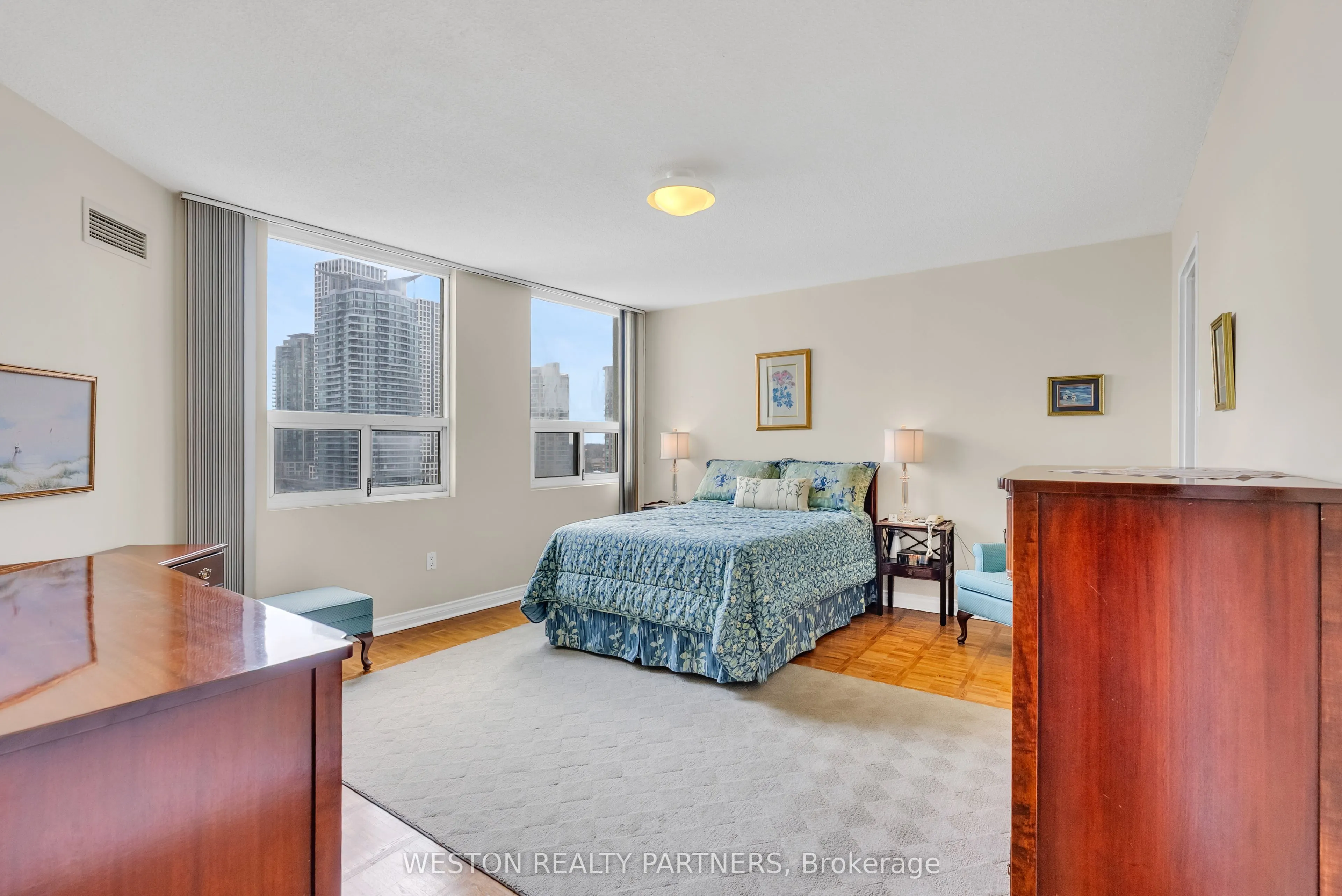 3650 Kaneff Crescent, #1104