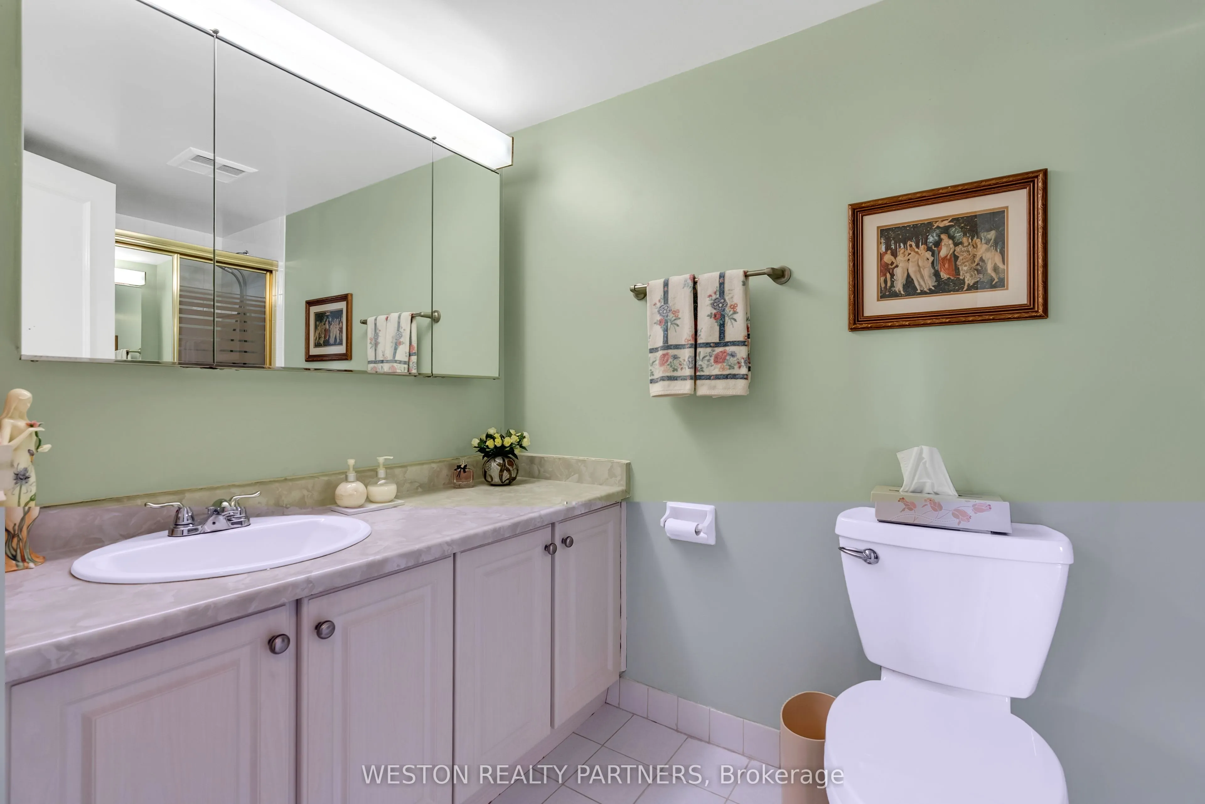 3650 Kaneff Crescent, #1104