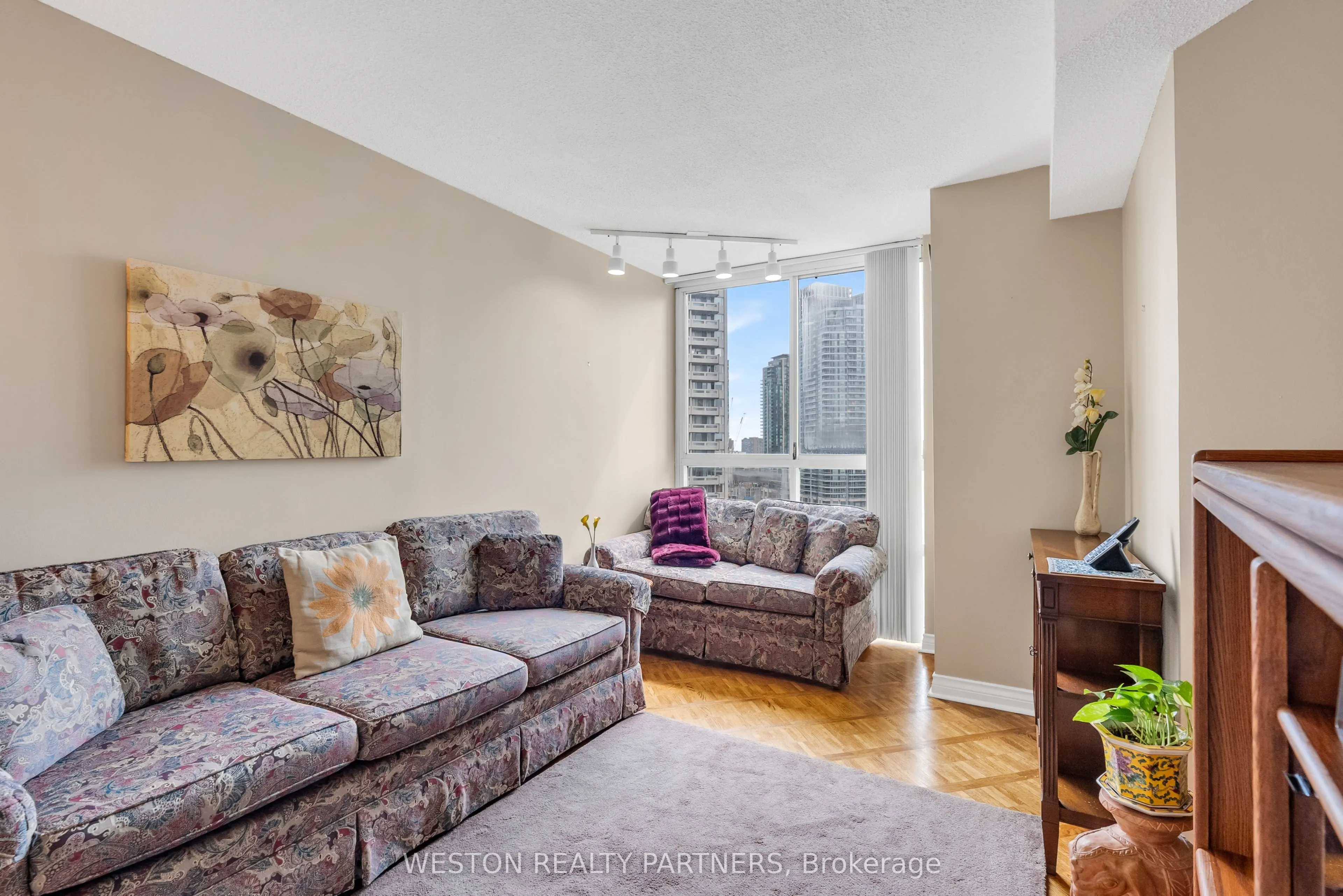 3650 Kaneff Crescent, #1104