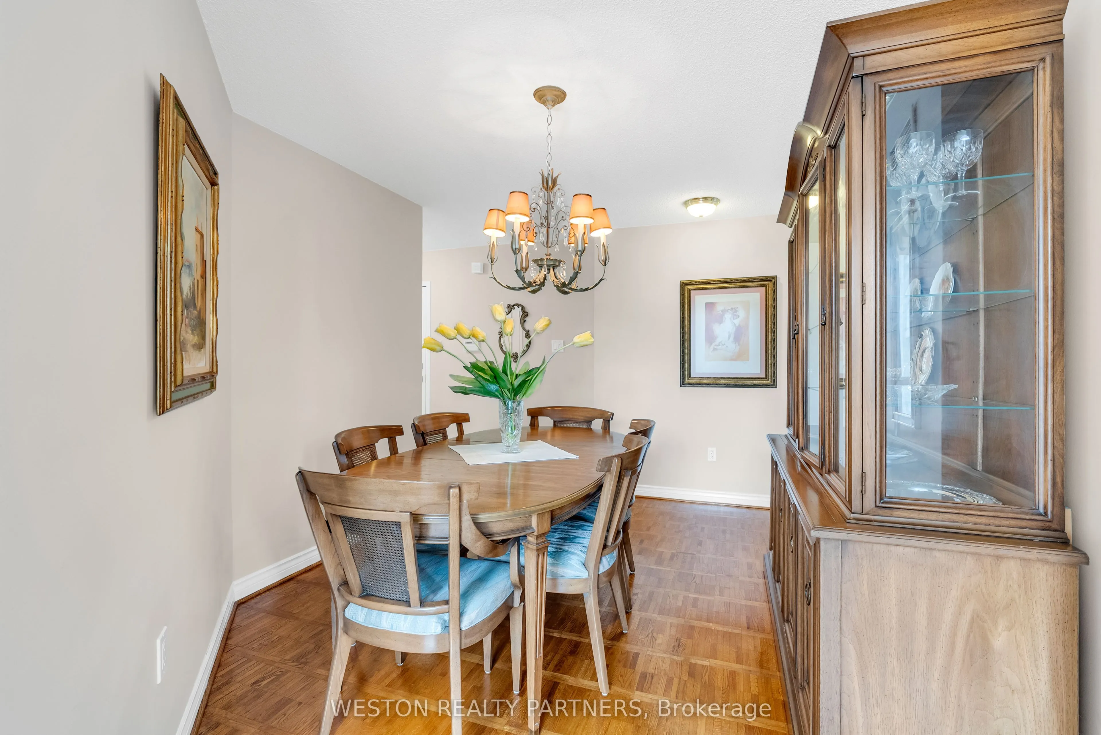 3650 Kaneff Crescent, #1104