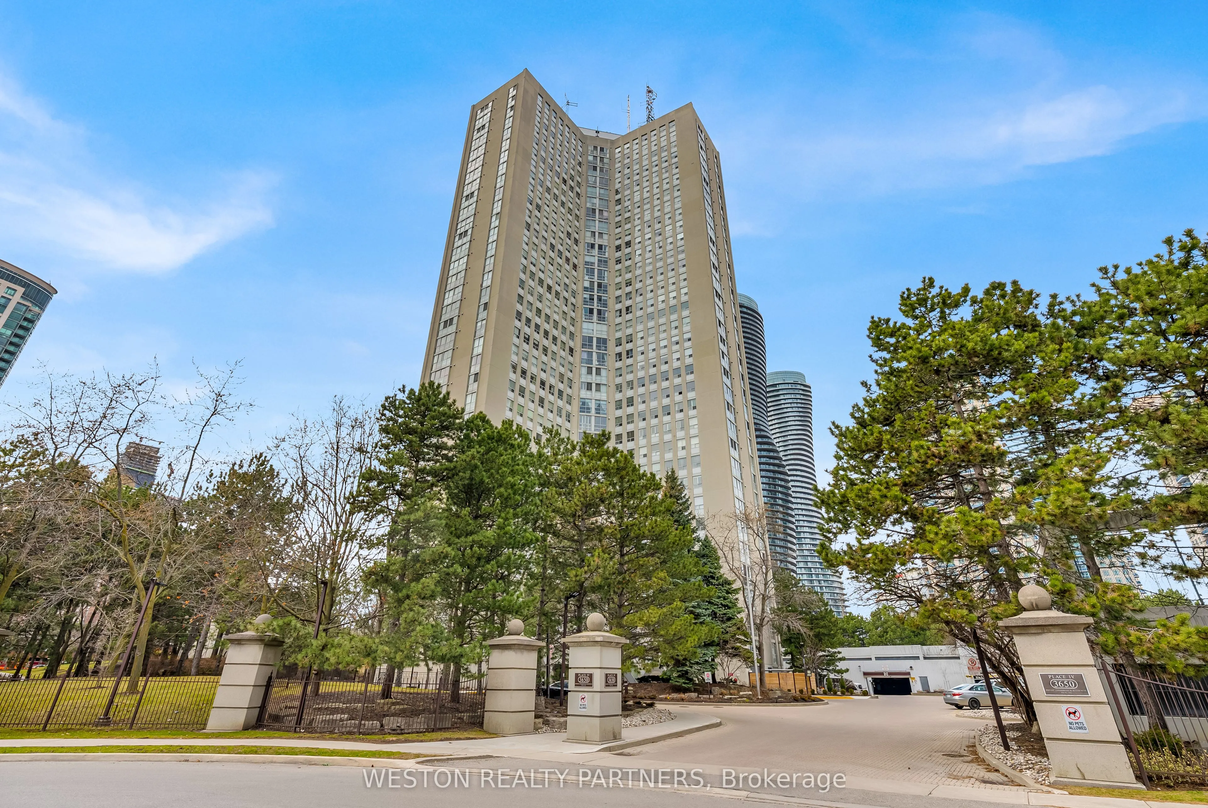 3650 Kaneff Crescent, #1104