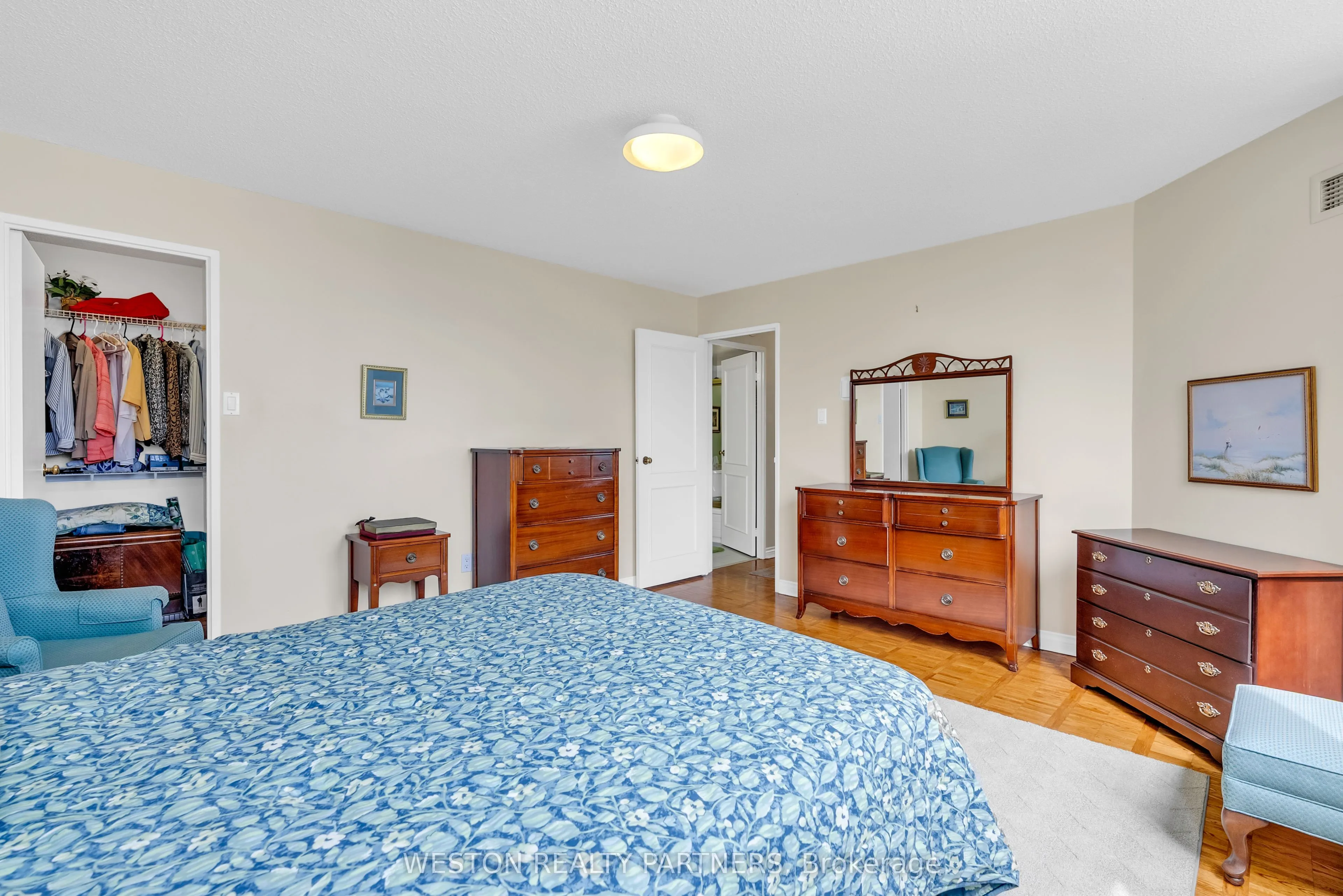 3650 Kaneff Crescent, #1104