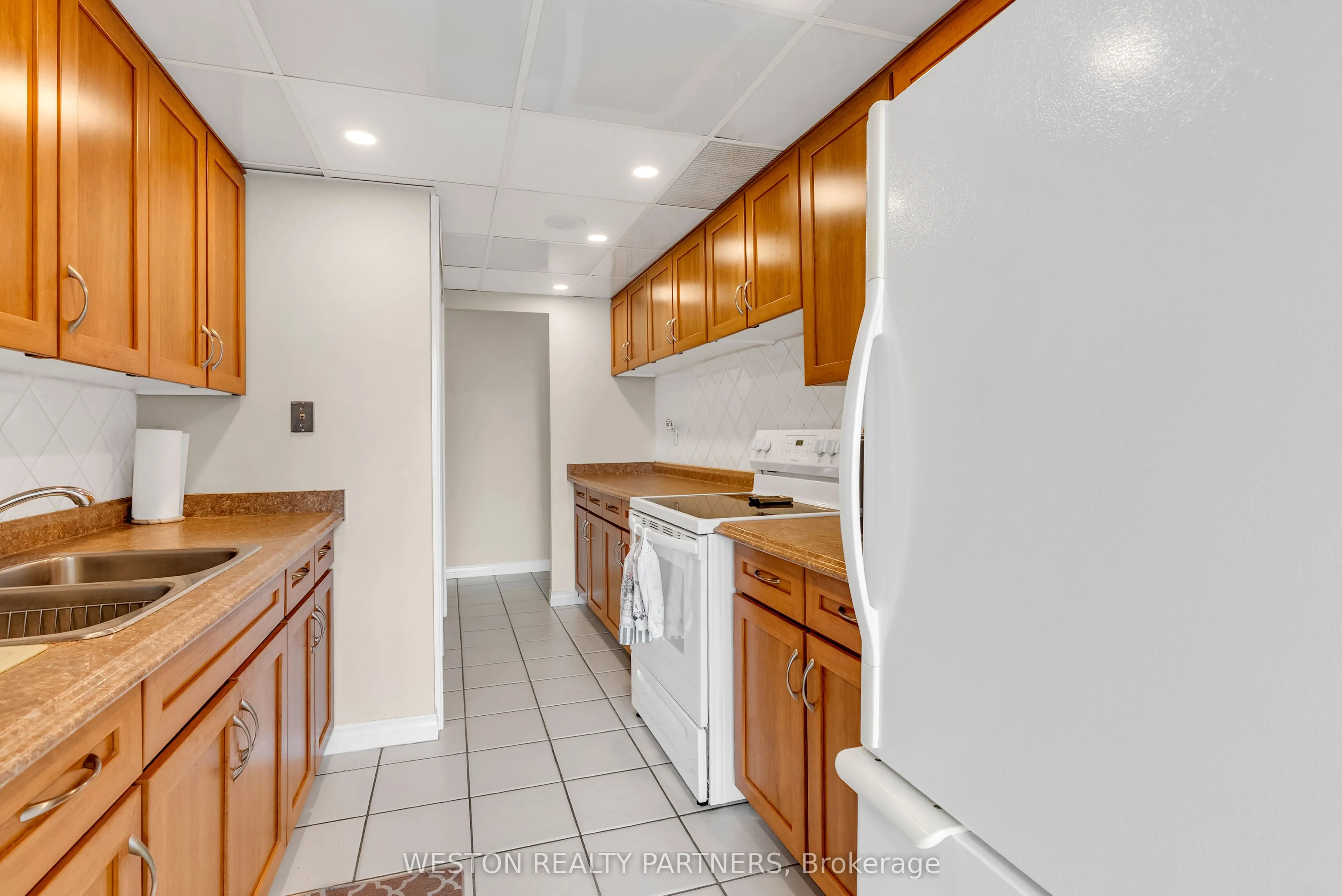 3650 Kaneff Crescent, #1104