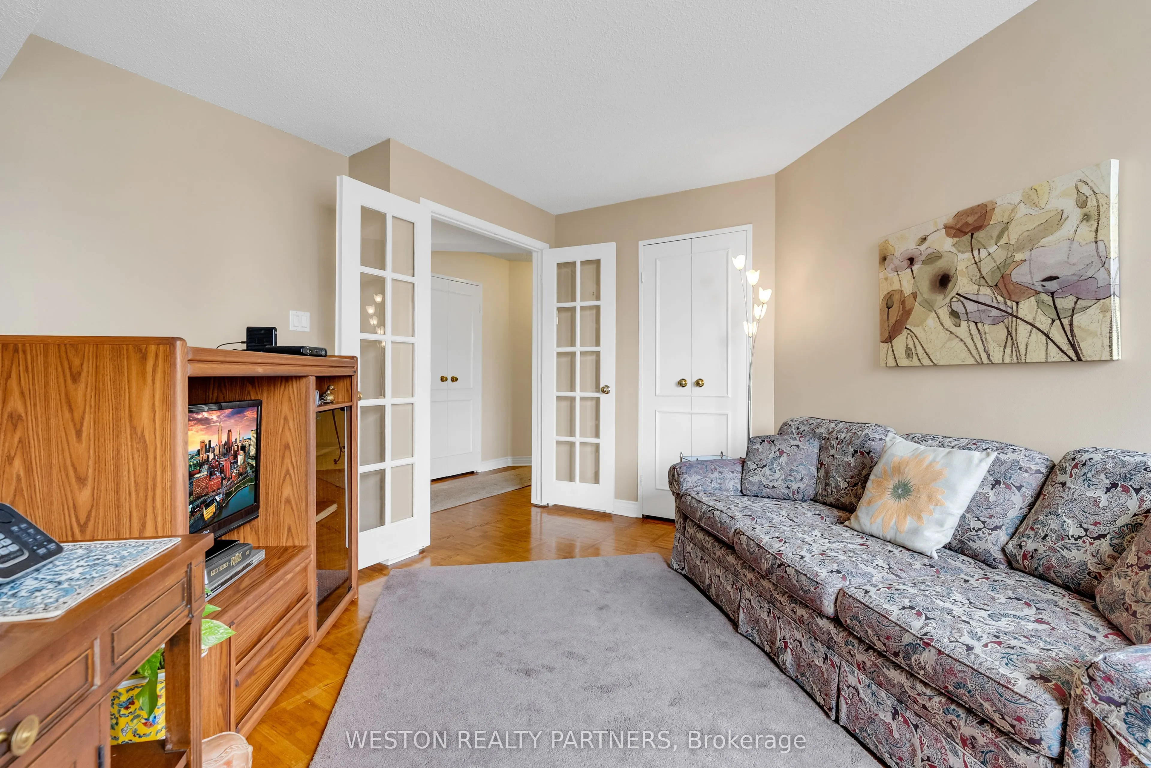 3650 Kaneff Crescent, #1104