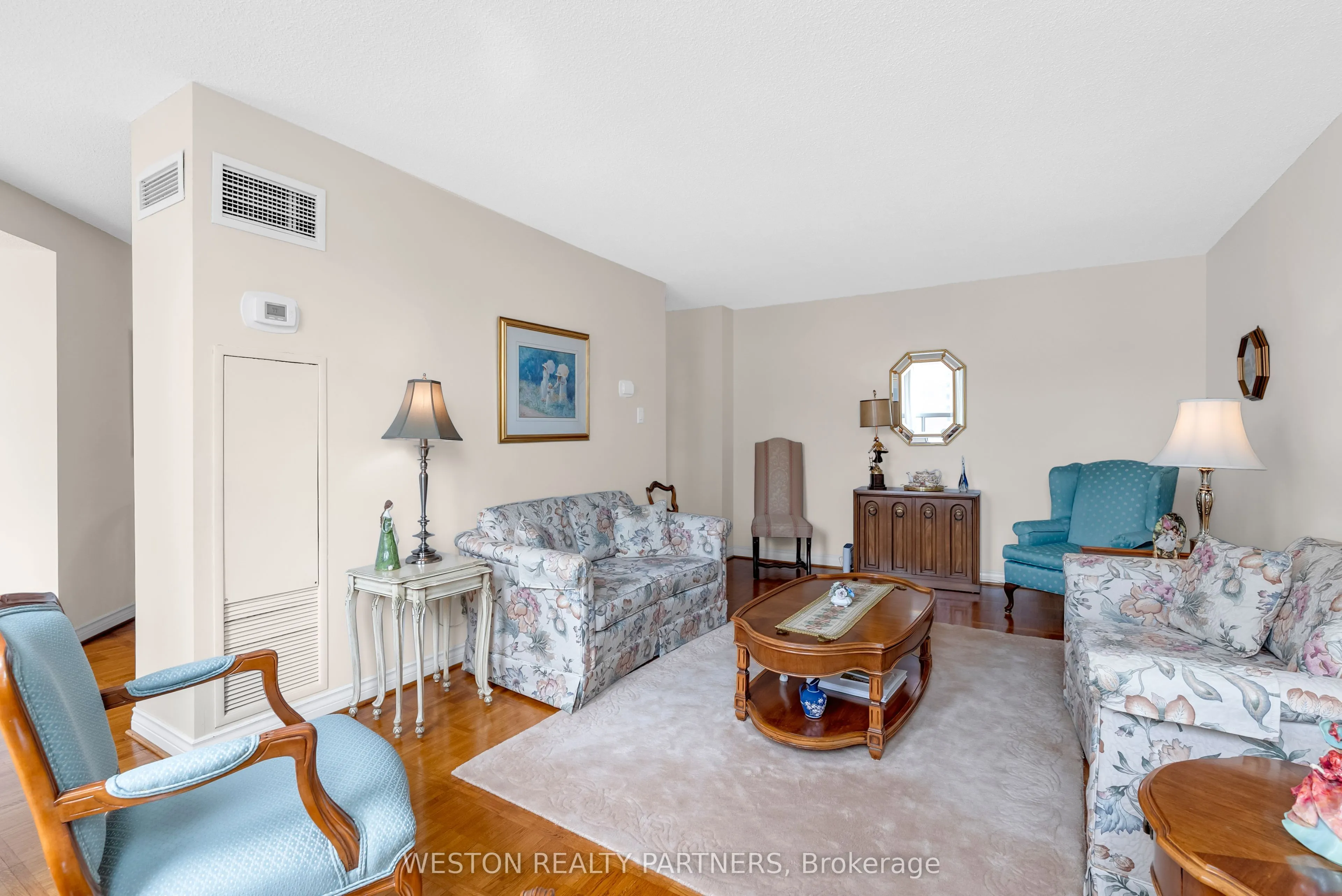 3650 Kaneff Crescent, #1104