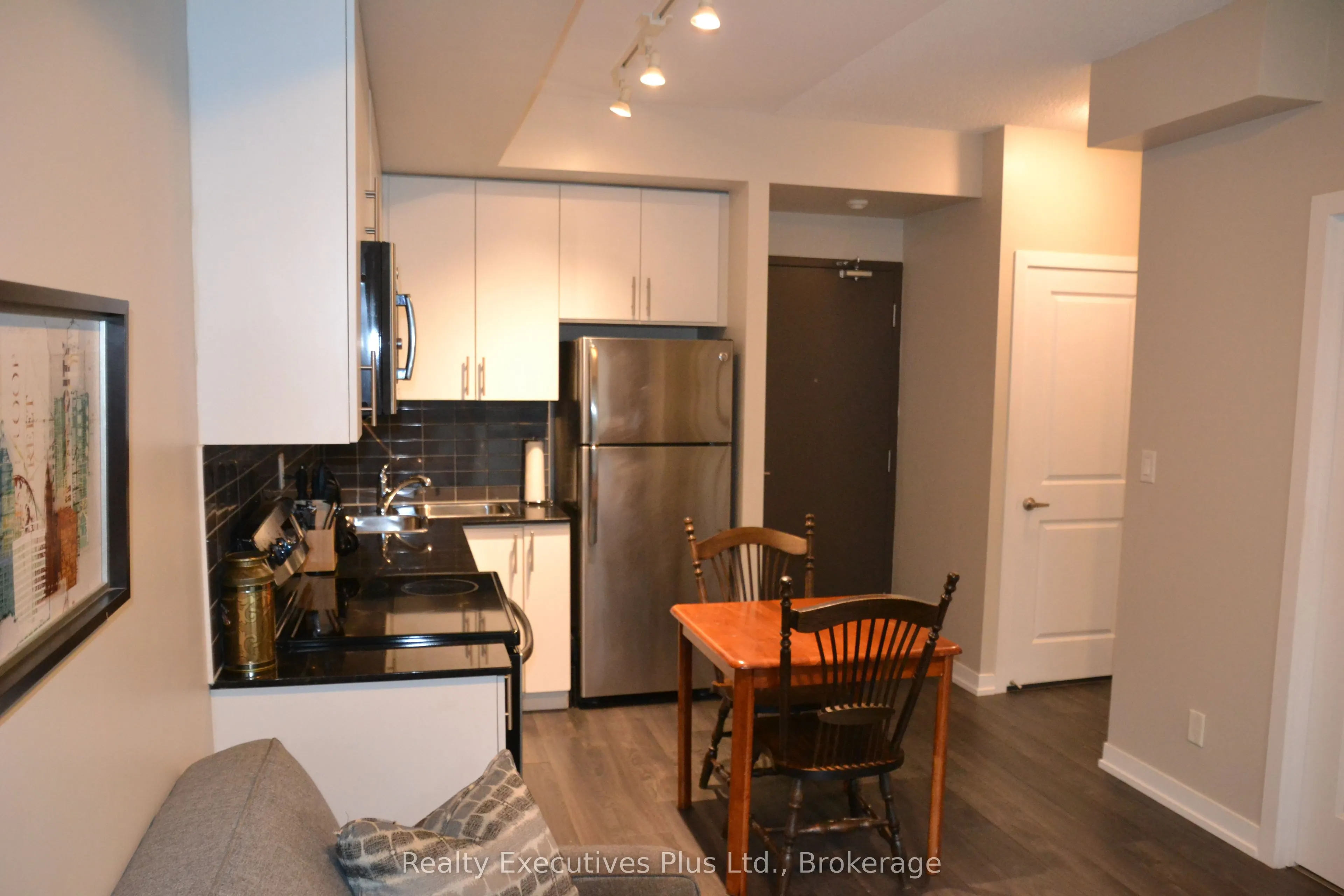 1284 Guelph Line N, #201