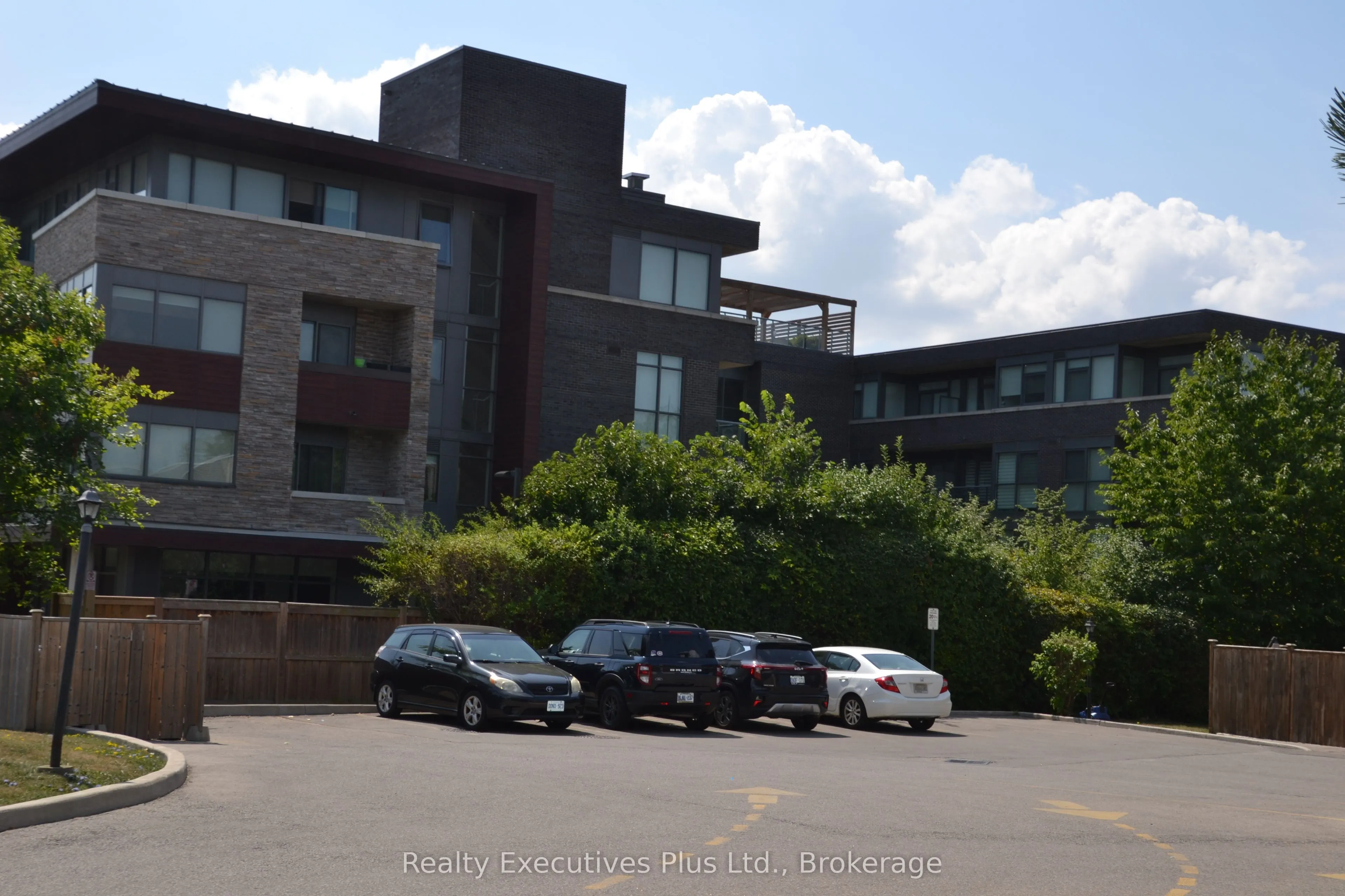 1284 Guelph Line N, #201