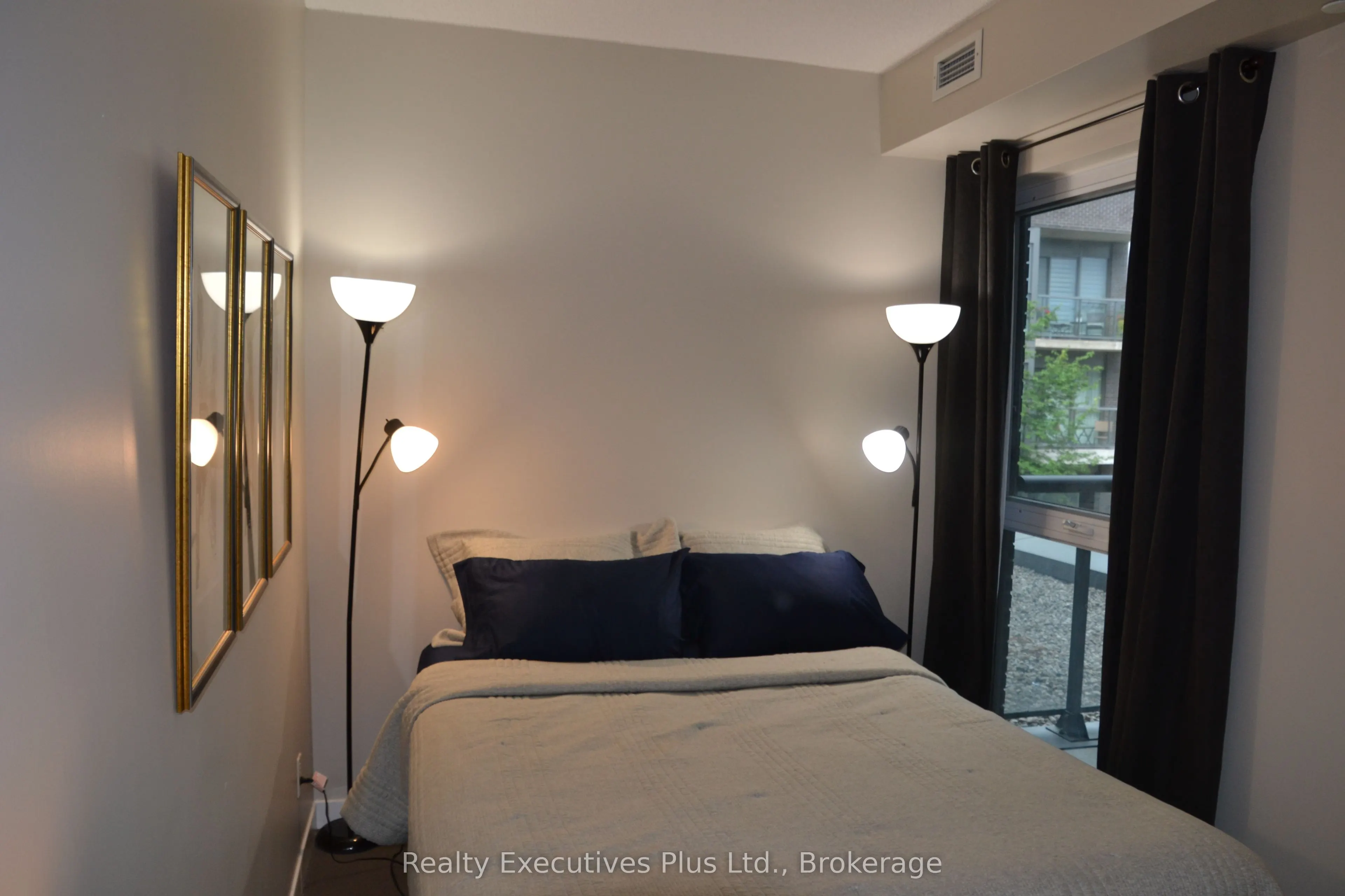 1284 Guelph Line N, #201