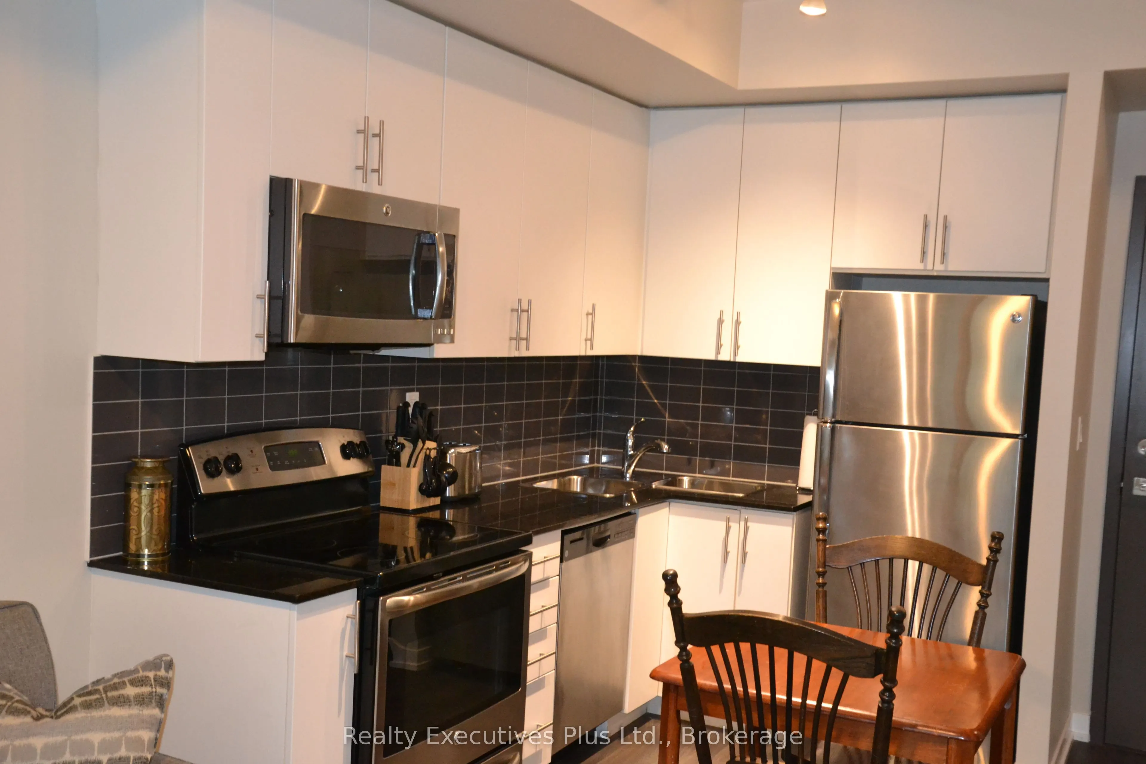 1284 Guelph Line N, #201