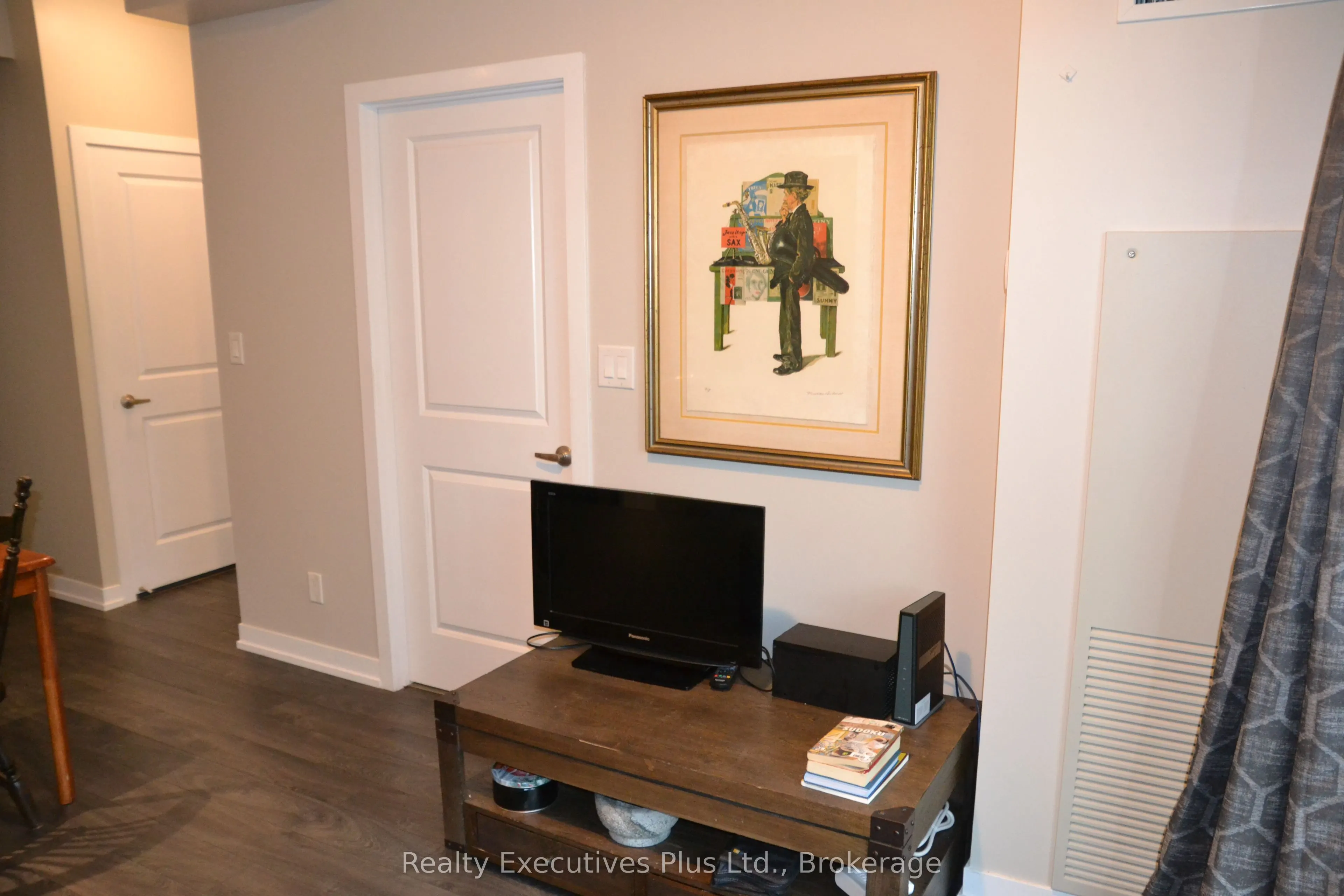 1284 Guelph Line N, #201