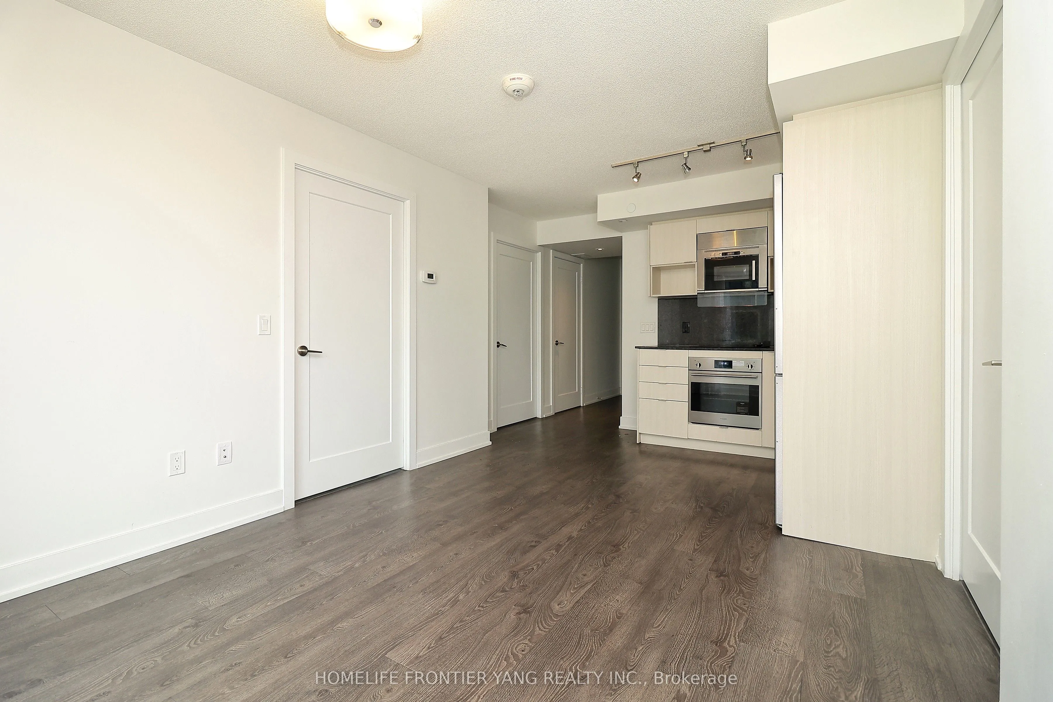 7 Mabelle Avenue, #501