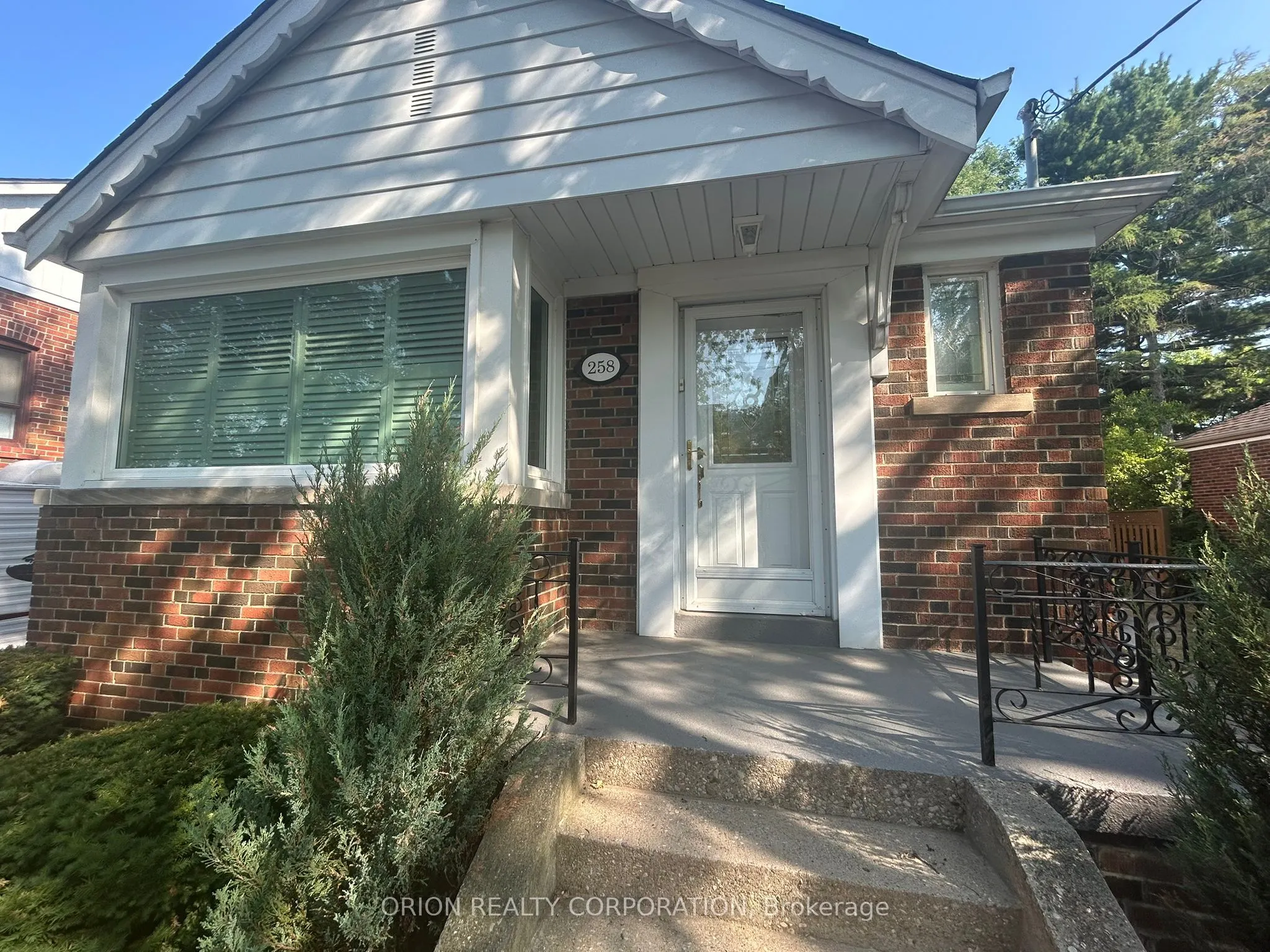 258 Viewmount Avenue