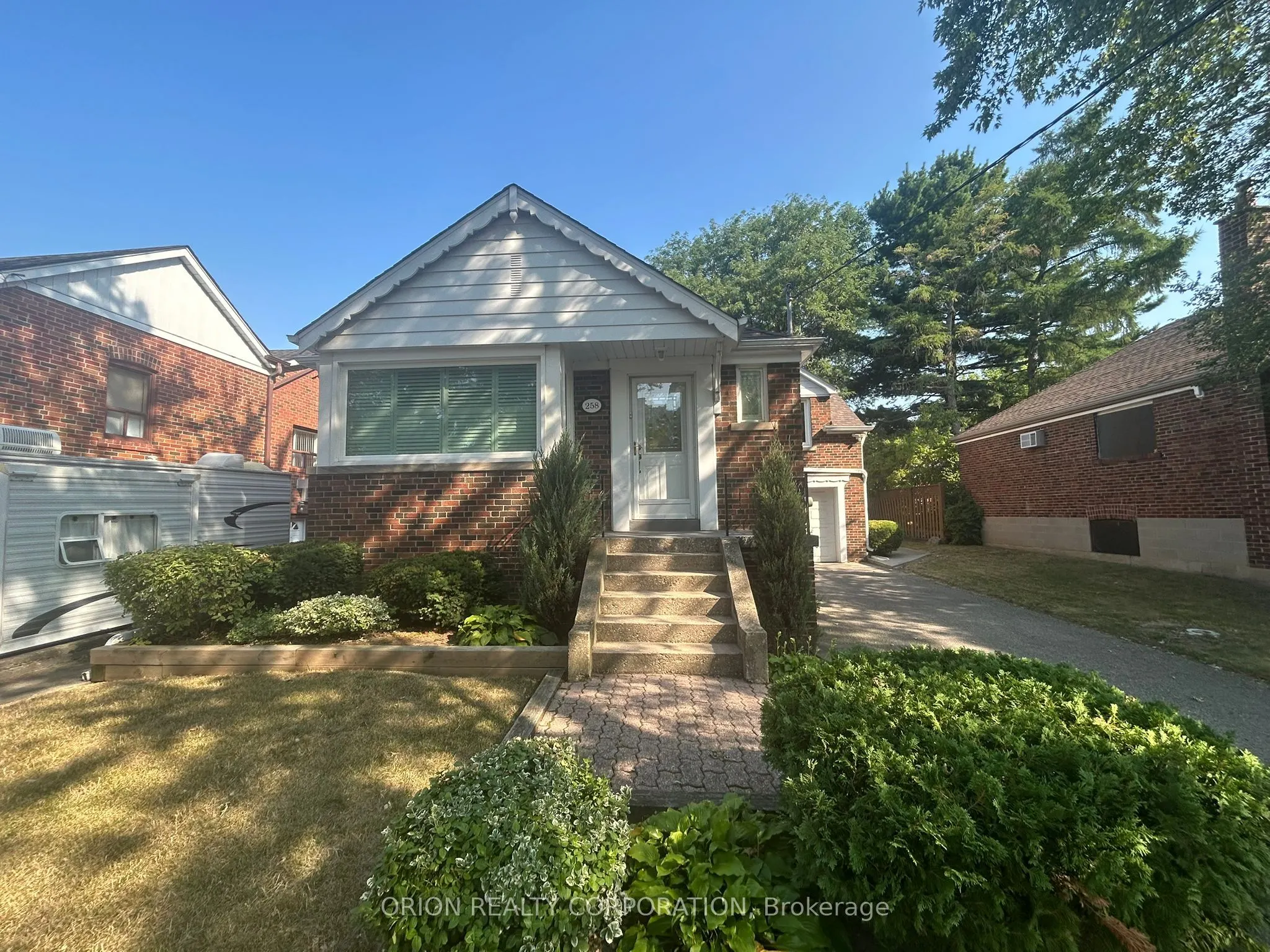 258 Viewmount Avenue