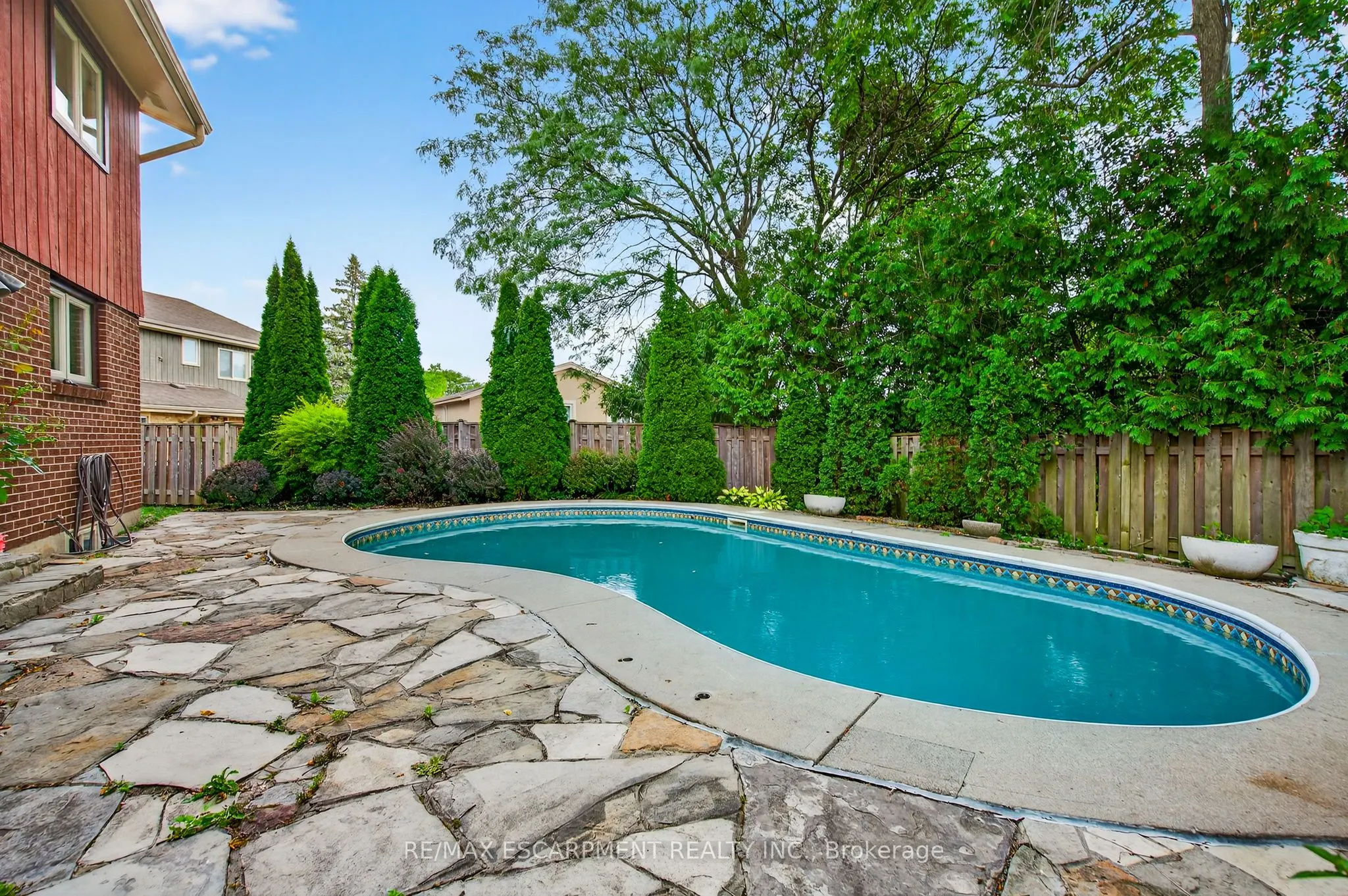 2280 Mansfield Drive