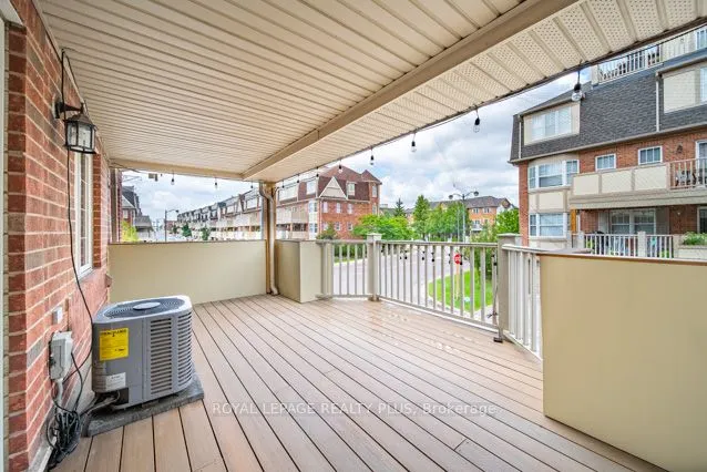 700 Neighbourhood Circle, #4