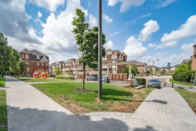 700 Neighbourhood Circle, #4