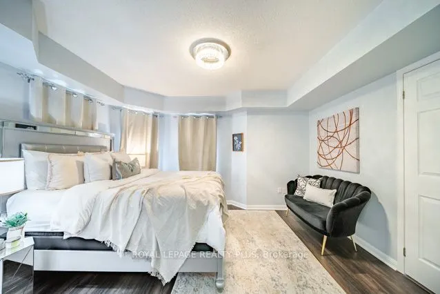 700 Neighbourhood Circle, #4