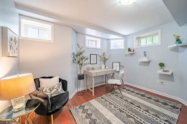 700 Neighbourhood Circle, #4